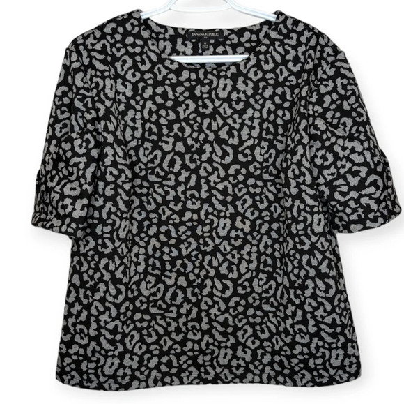 Banana Republic Black & Silver Grey Leopard Print Dressy Top Short Sleeve Medium - Picture 1 of 7